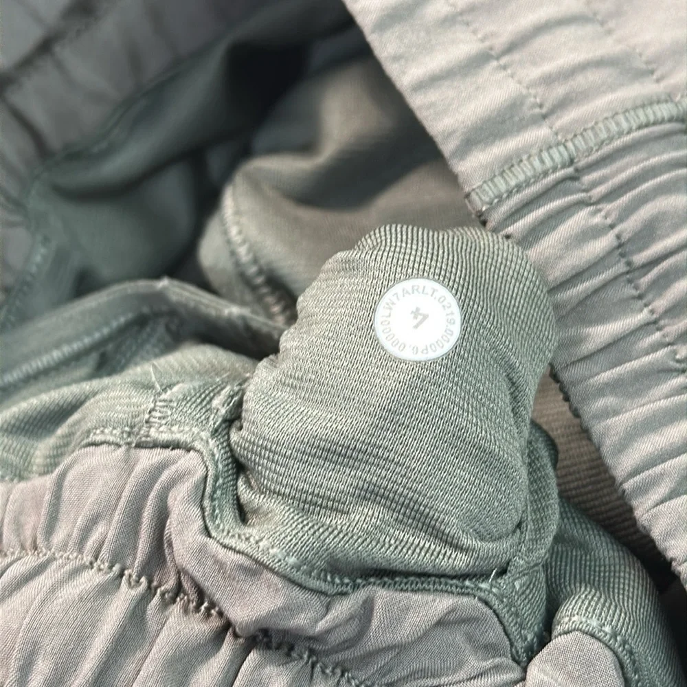 Lululemon Hotty Hot Short II *Long 4" Grey Sage ALOHA - Picture 5 of 6